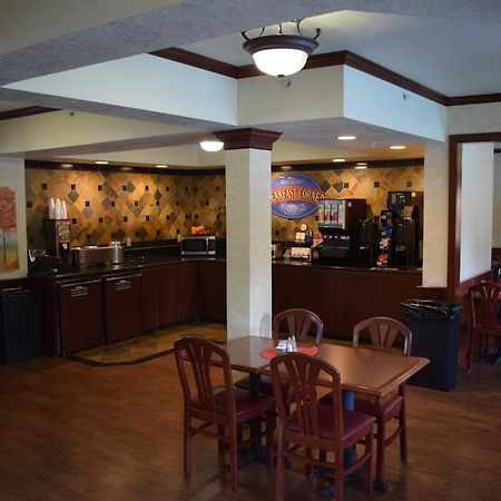 Baymont By Wyndham Yakima Riverfront Exterior photo