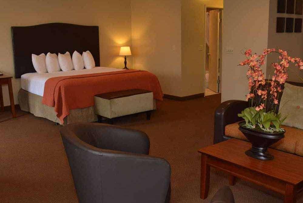 Baymont By Wyndham Yakima Riverfront Room photo