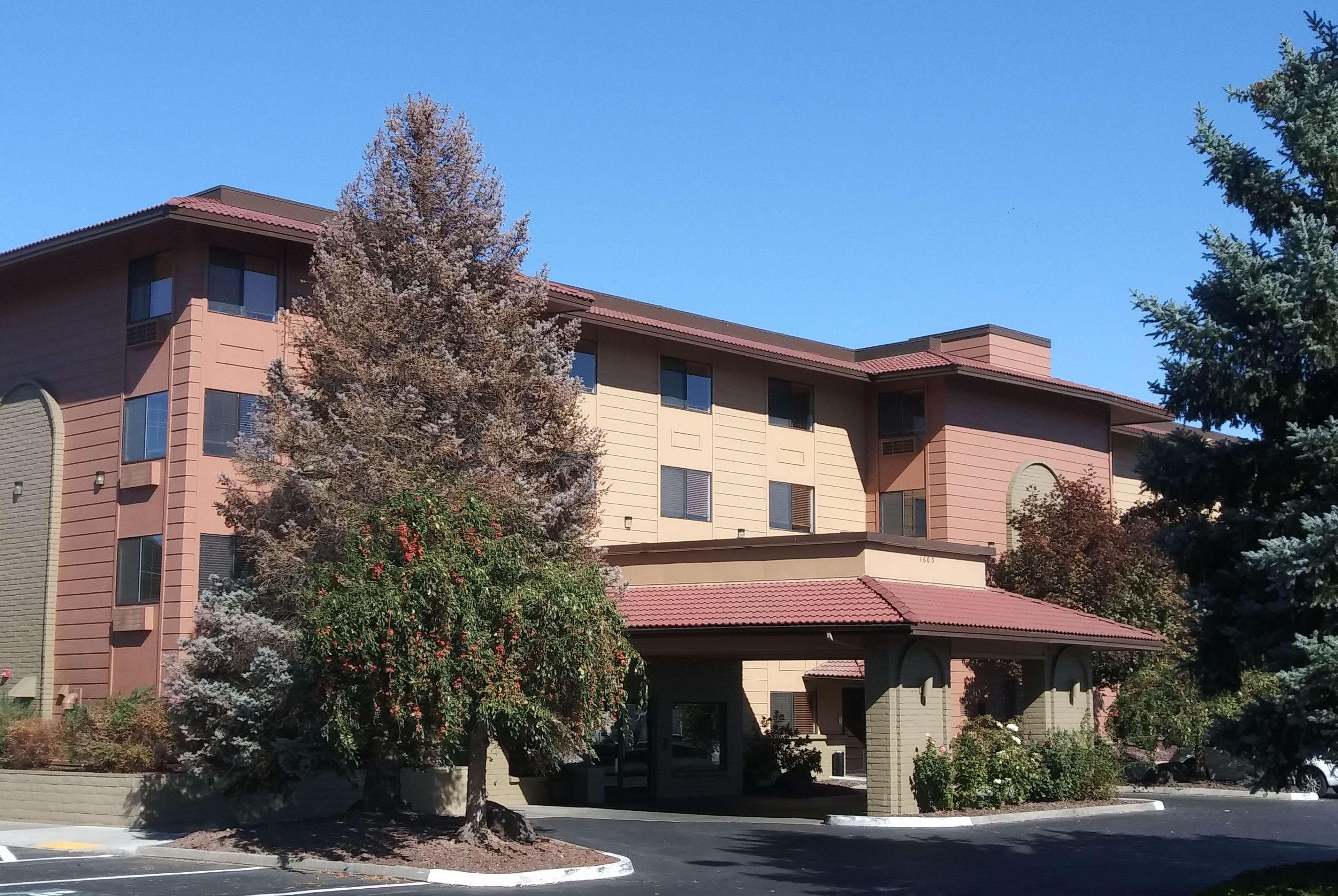 Baymont By Wyndham Yakima Riverfront Exterior photo