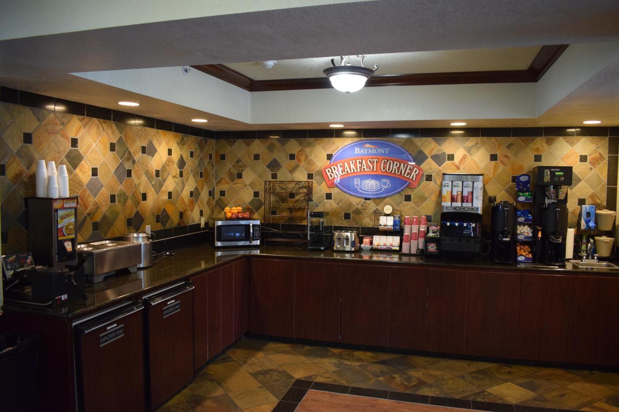 Baymont By Wyndham Yakima Riverfront Exterior photo
