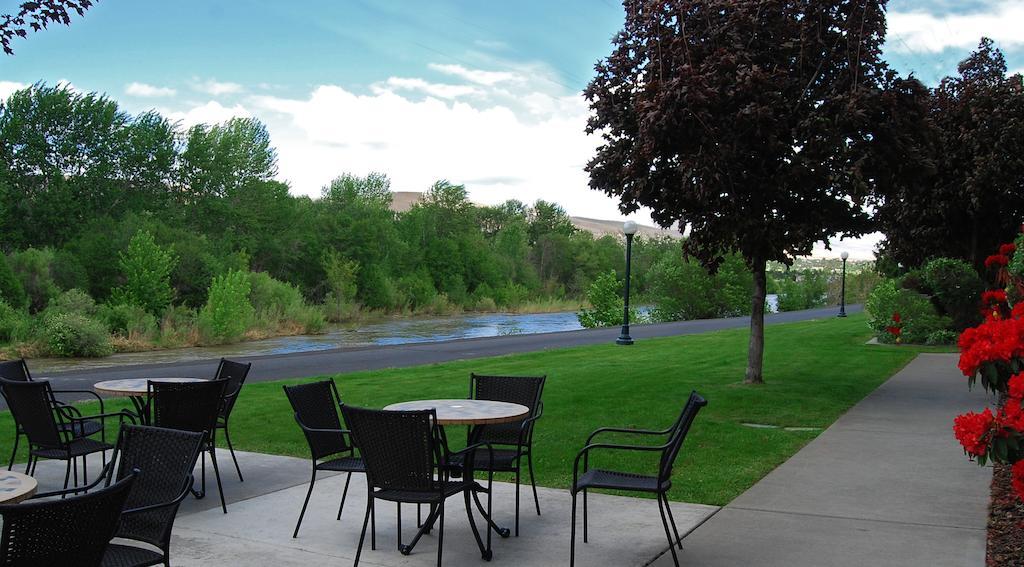 Baymont By Wyndham Yakima Riverfront Exterior photo