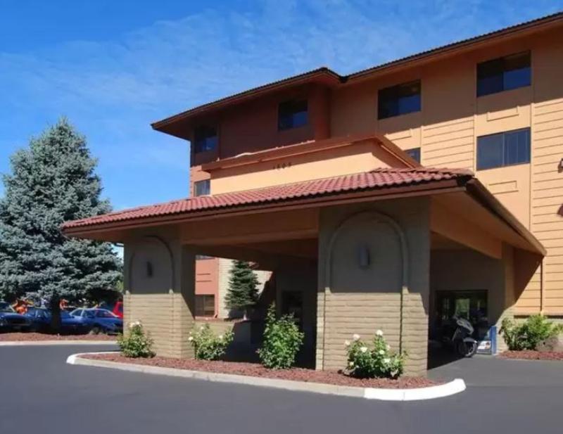 Baymont By Wyndham Yakima Riverfront Exterior photo