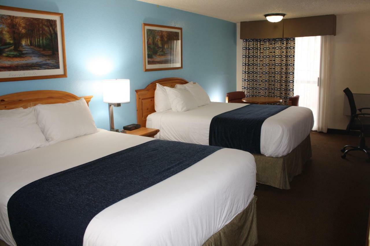 Baymont By Wyndham Yakima Riverfront Exterior photo